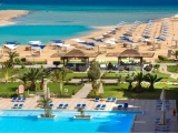 Spacious 2 bedroom apartment with a stunning sea view in the compound with a private beach